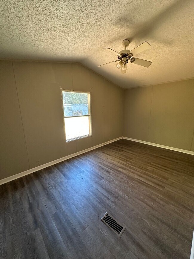 Building Photo - 532 Harbor Dr