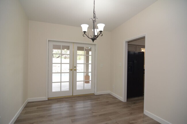 Building Photo - Well Maintained 3 Bedroom 2 Bath Home! Located in a Desirable North Tucson Location! Short Term R...