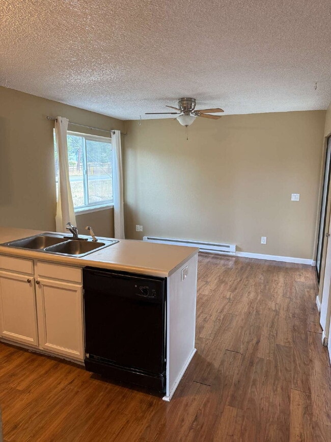 Building Photo - Newly Updated 2 Bedroom 1 Bath Condo Close to Downtown Elizabeth!