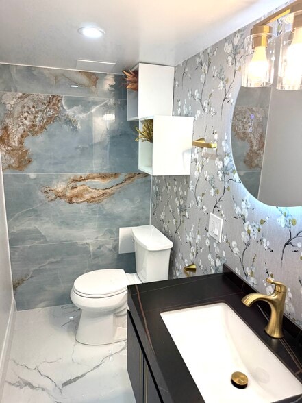 Building Photo - 64 Rowe St