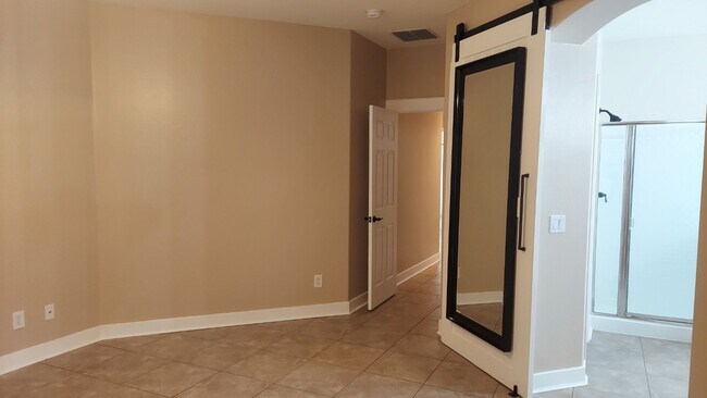 Building Photo - GORGEOUS HOME IN AVONDALE!!