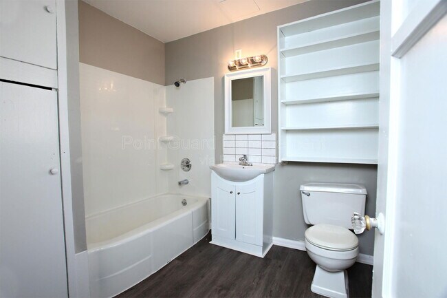 Building Photo - 2006 S Emporia St