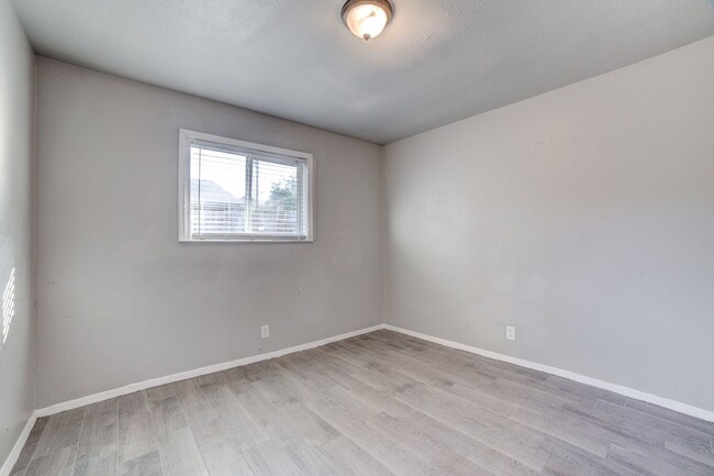 Building Photo - 1314B N Irvington Ave