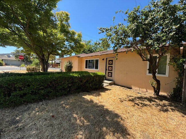 Building Photo - Palo Alto 3 Bed. 1 Bath Home Available now...