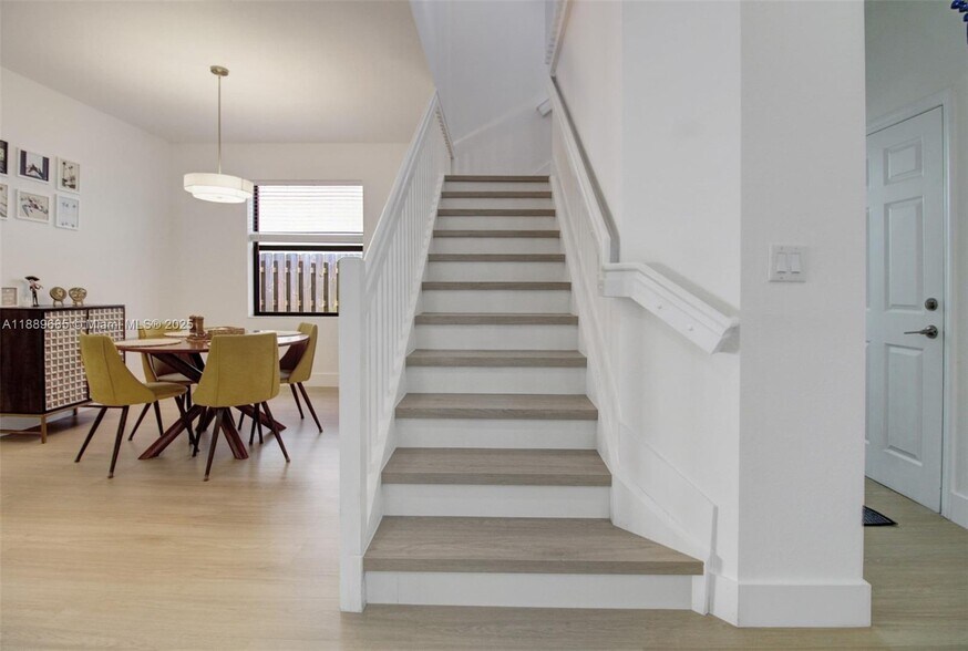 Building Photo - 21016 NE 2nd Ct