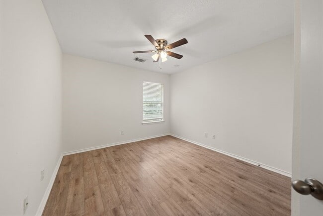 Building Photo - 222 Blushwood Pl