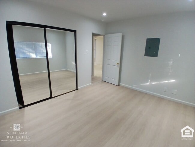 Building Photo - Updated 3 Bedroom Glen Ellen Home, Available Now!