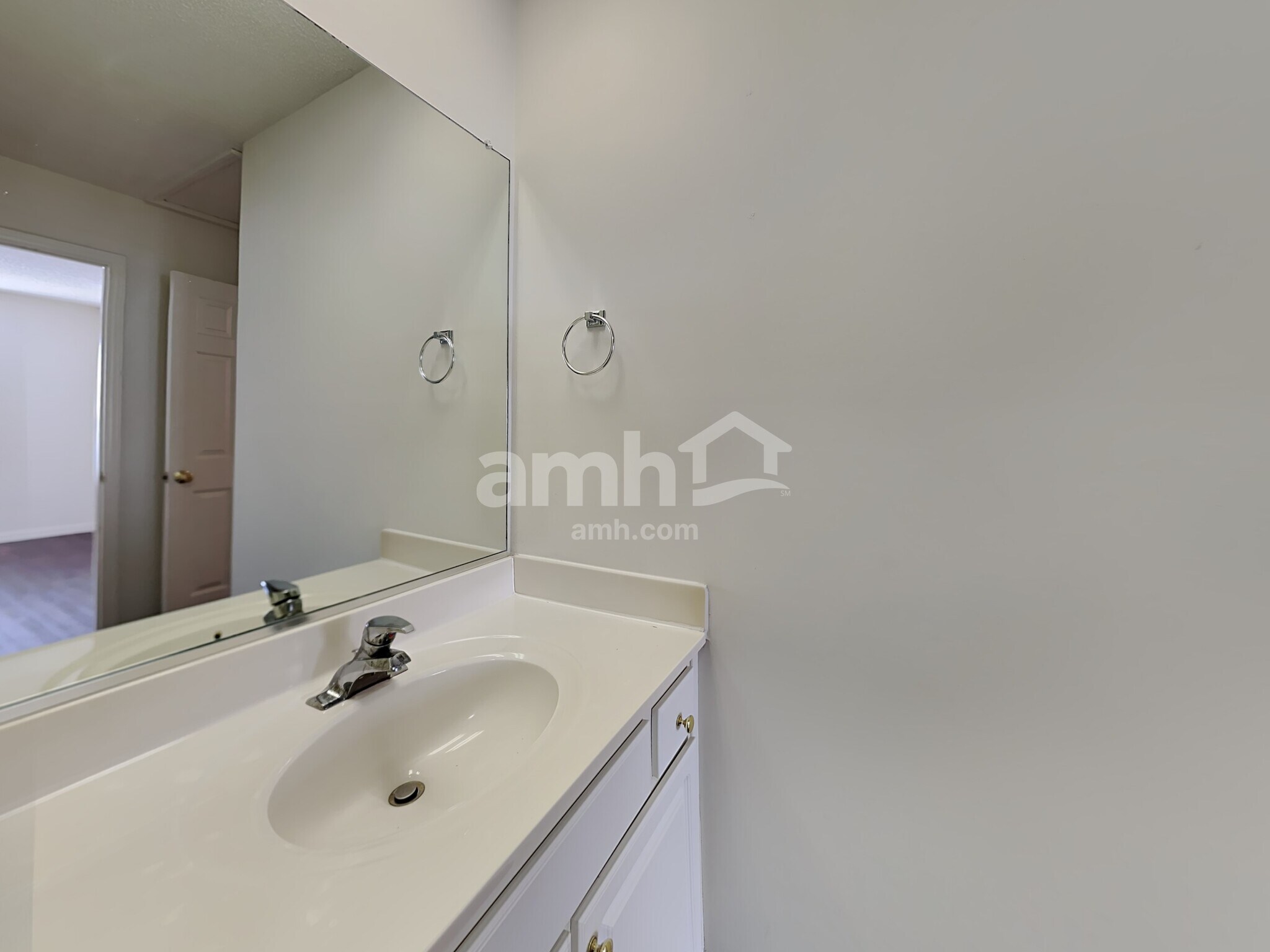 Building Photo - 5815 Regent Village Dr