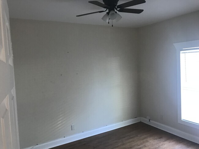 Building Photo - 3/2 Historic North Hyde Park Bungalow