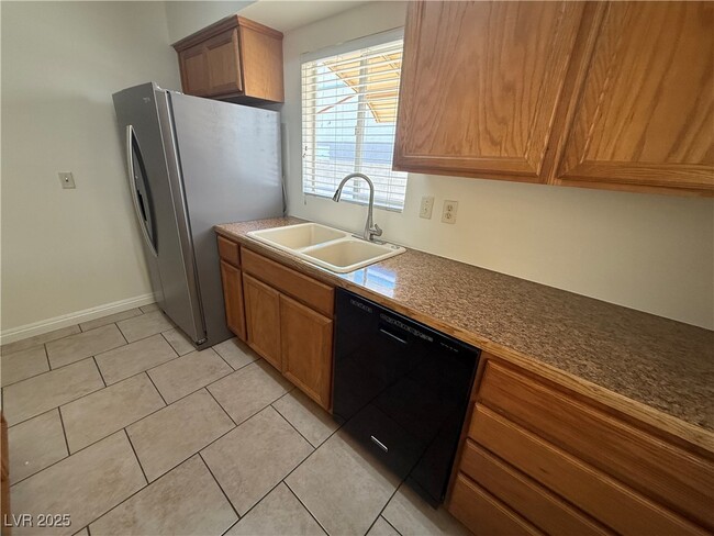 Building Photo - 5643 S Pecos Rd
