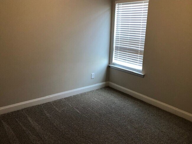 Building Photo - 106 Chancellor Ct