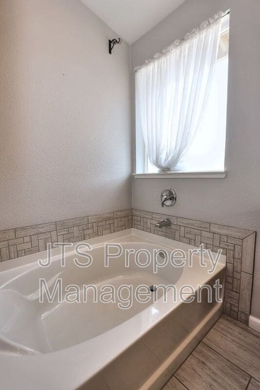 Building Photo - 3232 Balada Way