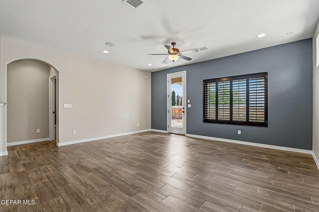 Building Photo - 2157 Honour Point Pl