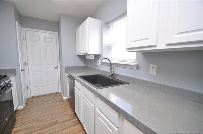 Building Photo - 202 Thorncrest Dr