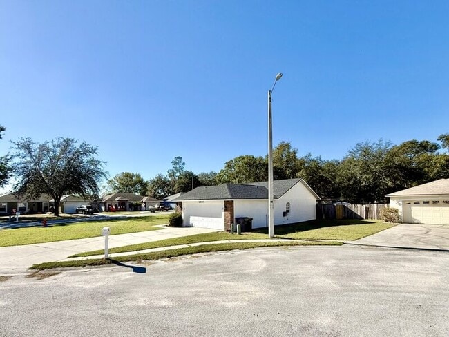 Building Photo - 2610 Sundance Ct