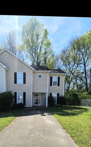 Primary Photo - 112 W Oak Manor Ct