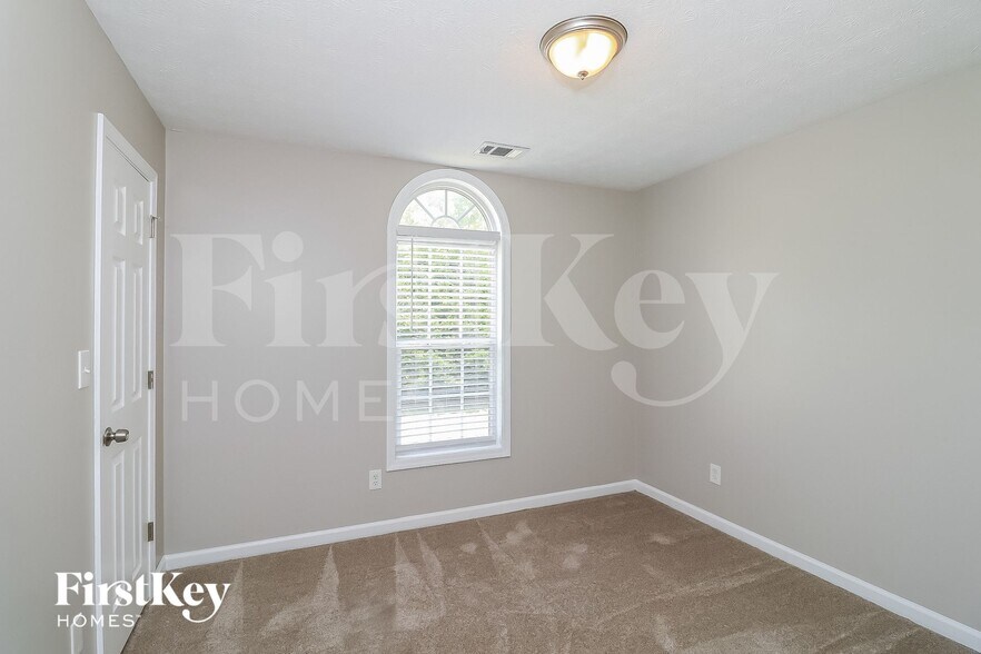 Building Photo - 208 Moore Valley Way