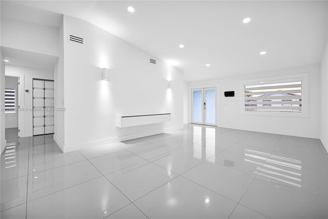 Building Photo - 13284 SW 39th St
