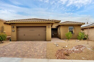 Building Photo - "Charming 3-Bed Oasis with 2 Baths in Henderson – 1716 Sq Ft of Comfort!"