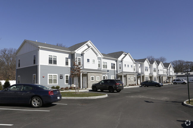 Building Photo - Highland Green Residences