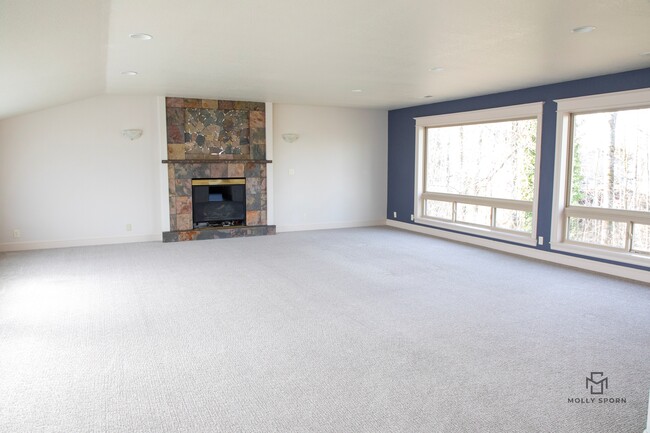 Building Photo - 20375 NE Lakeside Dr