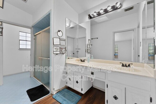 Building Photo - 2526 Town Briar St