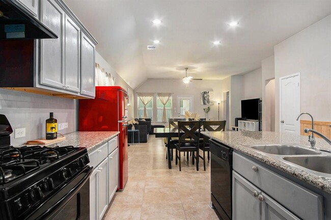 Building Photo - 7043 Birnam Garden Lane