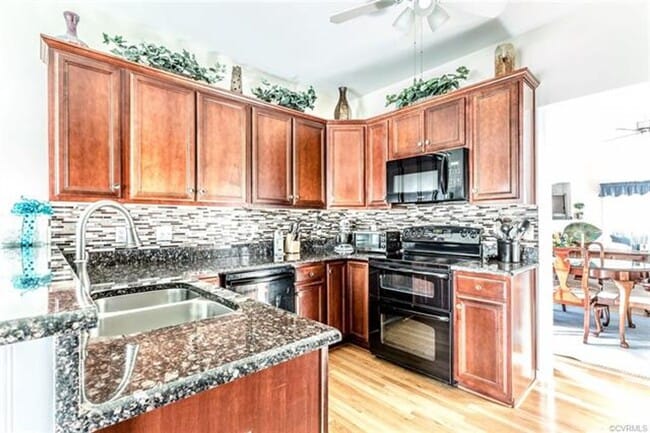 Building Photo - Beautifully maintained home in Birkdale with hardwood floors throughout 1st floor.