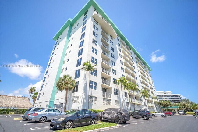 Building Photo - 10350 W Bay Harbor Dr