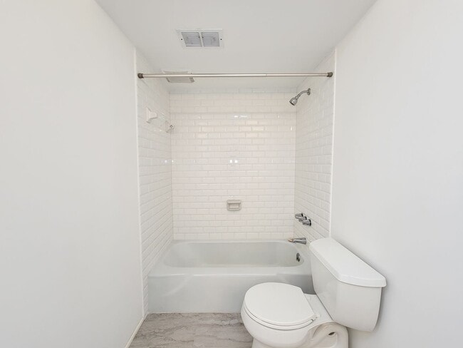 Building Photo - Stylish Townhouse in Prime Location – Walk...