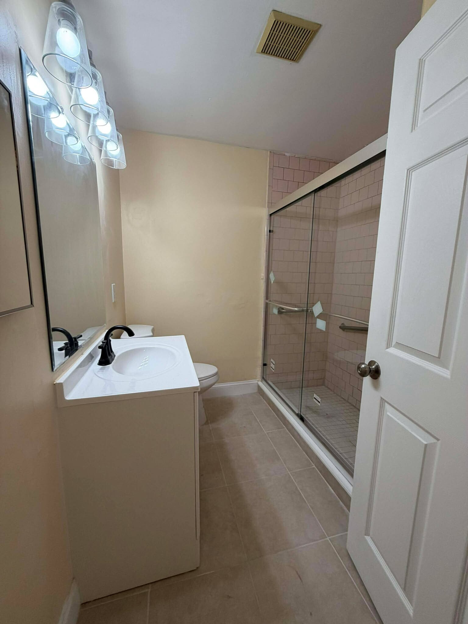 Building Photo - 501 W 1st St