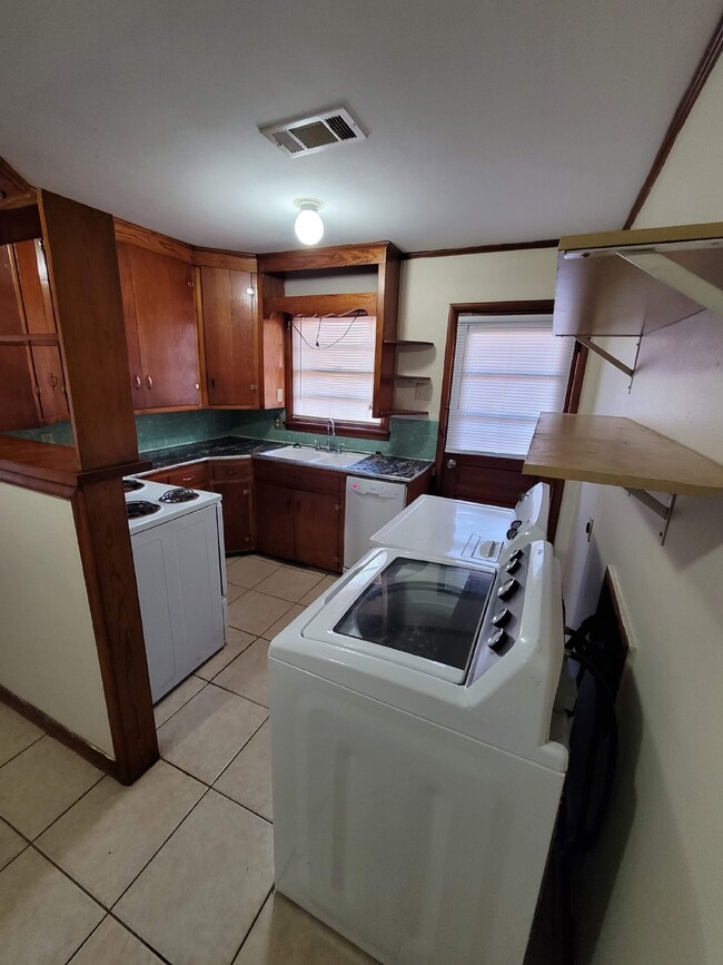 Building Photo - Charming 2 Bed Apartment with Spacious Layout in Jonesboro, AR!