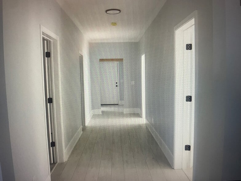 Building Photo - 133 Williams St