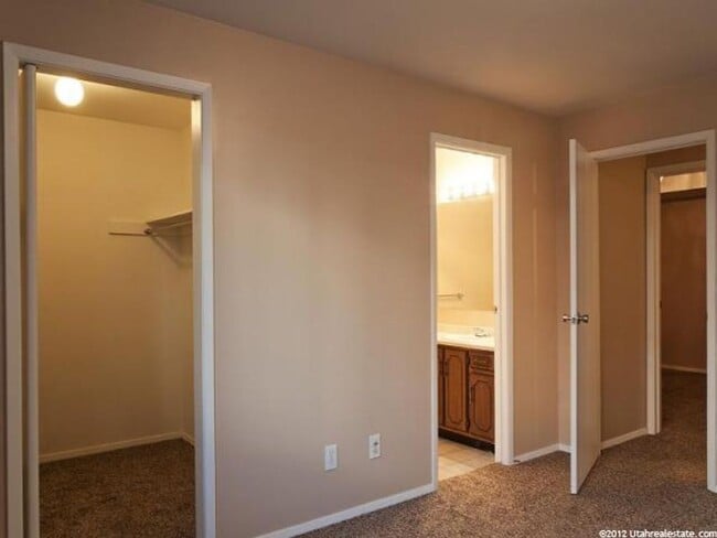 Building Photo - Prime Amenities Await: Newly Renovated 2-B...