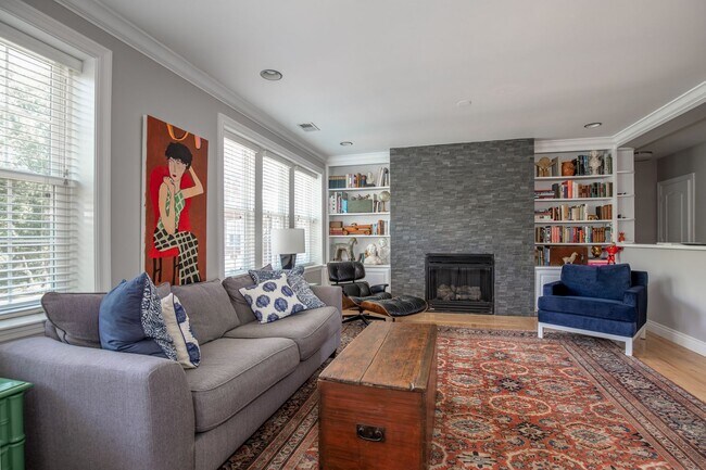 Building Photo - Beautiful Clayton Condo