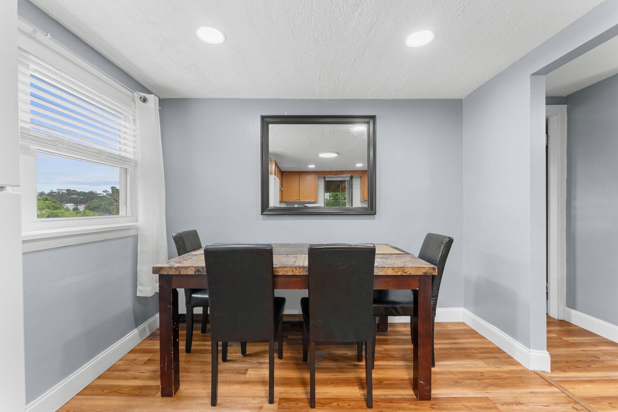 Building Photo - 44 Woodlawn Ave