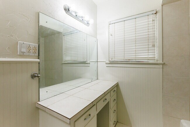 Building Photo - 4 Bedroom in Tech Terrace