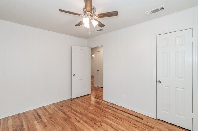 Building Photo - Beautiful home in a great location