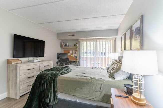 Building Photo - 144 Marble St