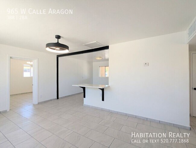 Building Photo - 965 W Calle Aragon