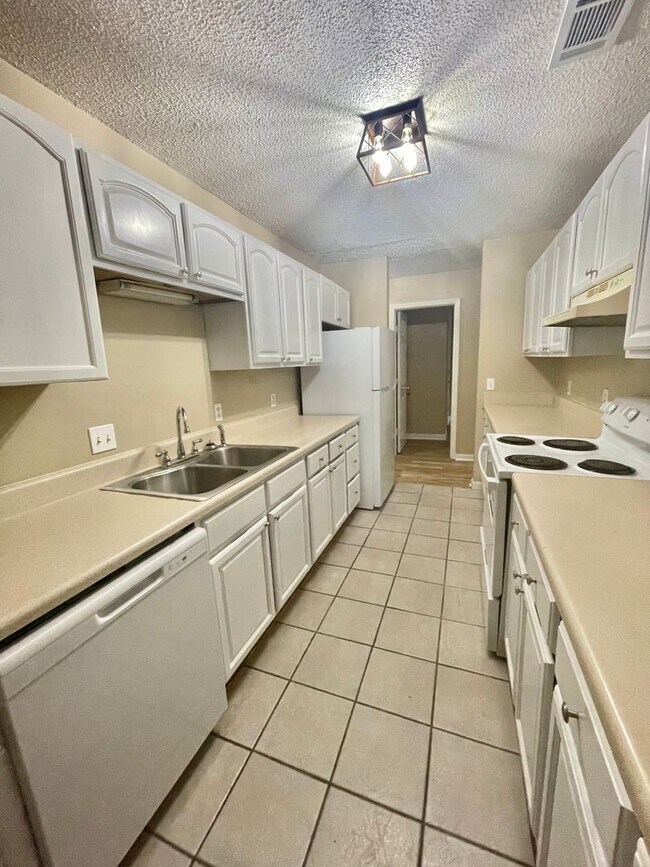 Building Photo - Spacious 4-Bedroom, 2-Bath Home with Fenced Backyard & Lawn Care Included