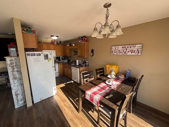 Building Photo - Your Dream Home Awaits – Gorgeous 4 Bed / 2.5 Bath with Spacious Backyard & Attached Garage