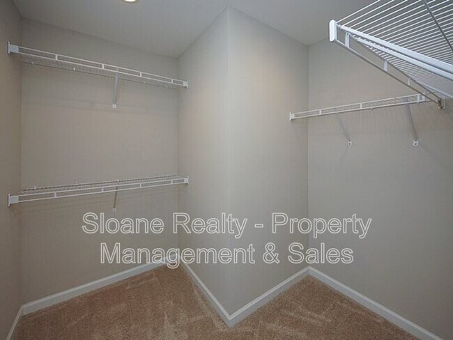 Building Photo - 557 Truman Dr