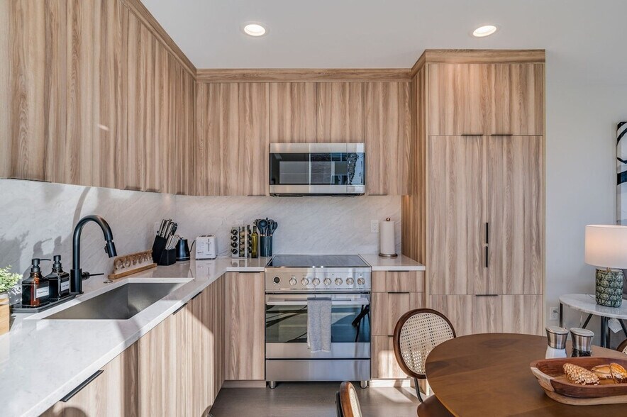 Building Photo - 4205 Evanston Ave N