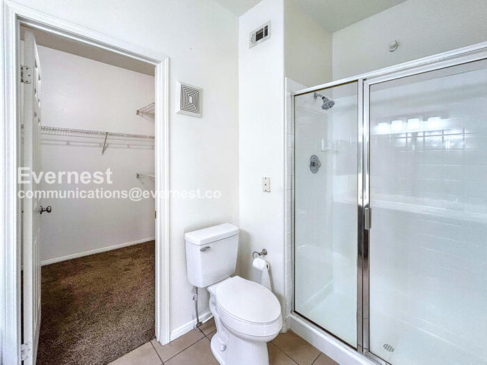 Building Photo - 5922 W Vegas Dr