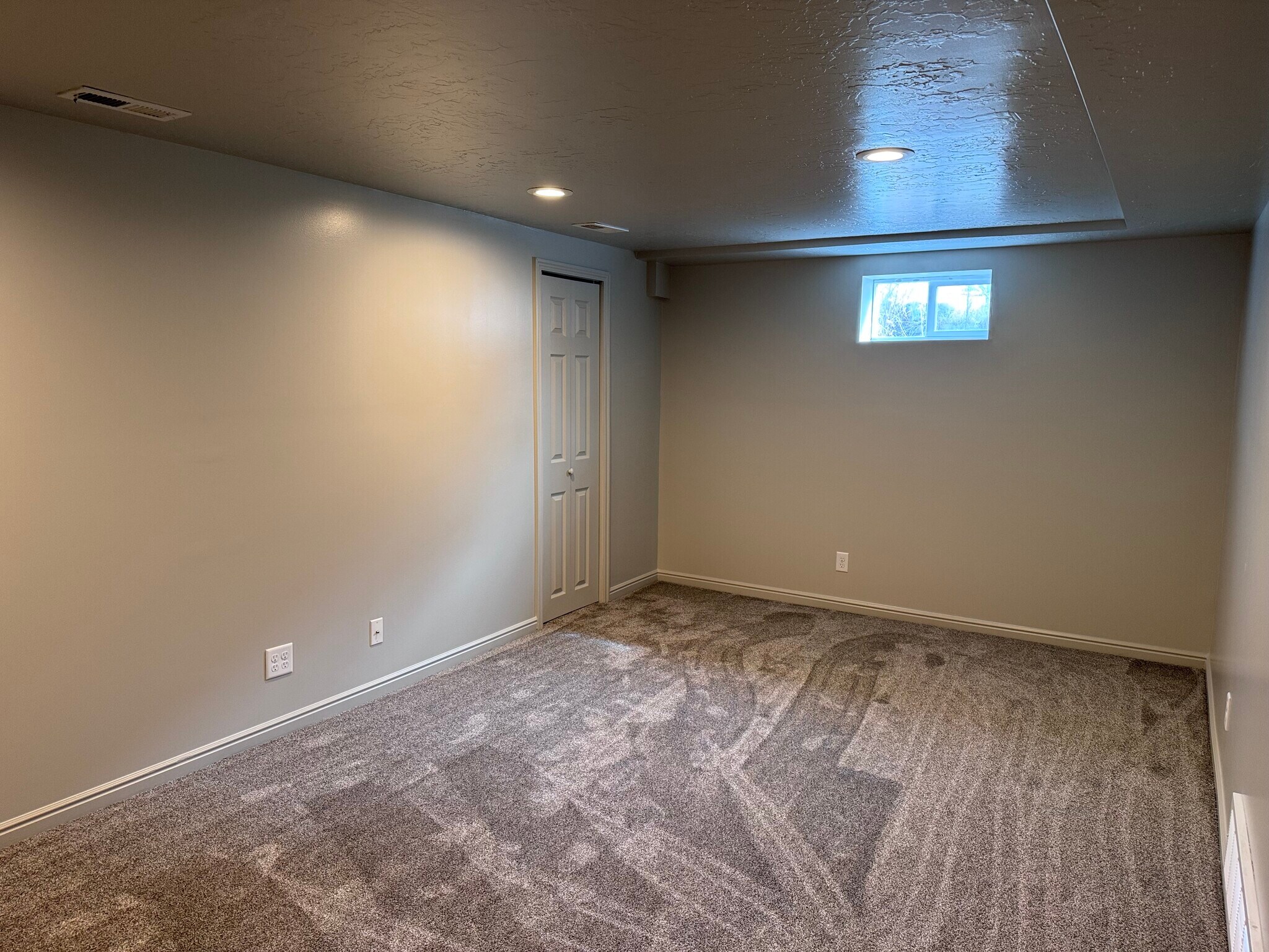 Building Photo - 3879 S 2050 W