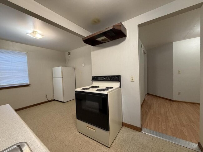 Building Photo - 7 N Severance St