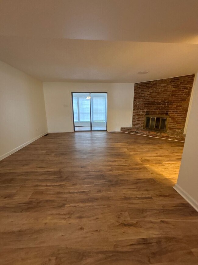 Building Photo - 00402