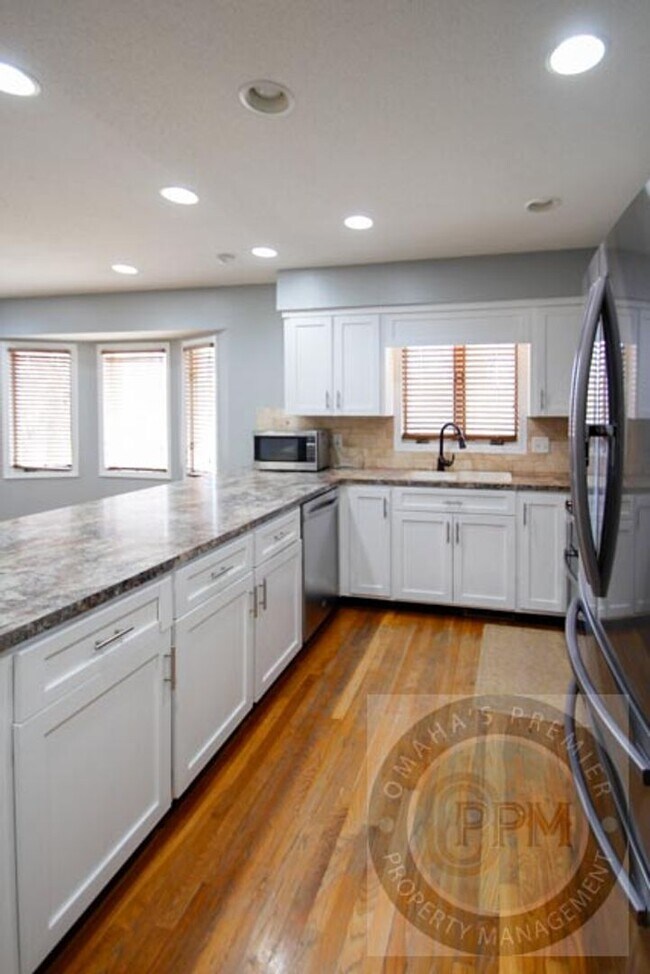 Building Photo - Beautiful and Spacious 3 Bd/3Ba with finished basement