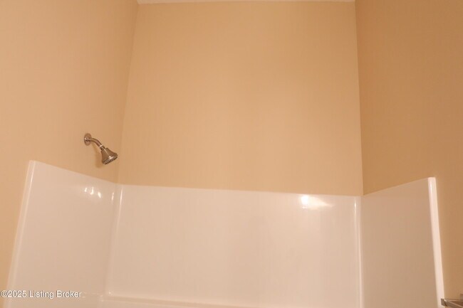 Building Photo - 112 Peonia Rd